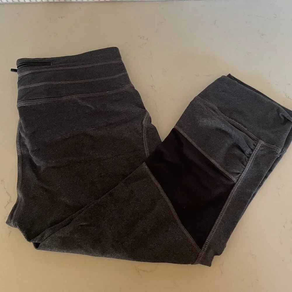 Athleta Charcoal Gray Athletic Leggings, Back Zipper Pocket, 3/4 Length, Medium‎